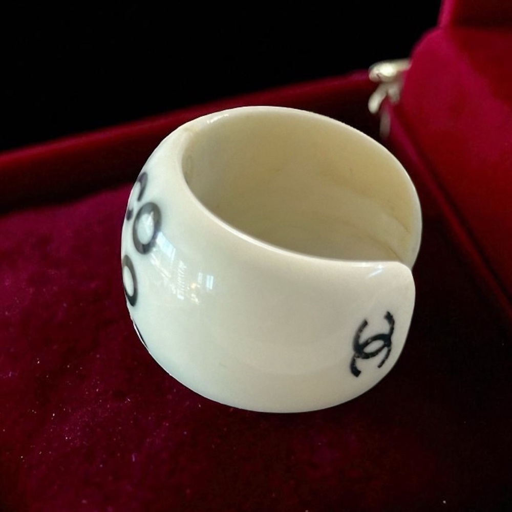 CHANEL Coco logo White & Black Ring Authentic - Picture 7 of 11